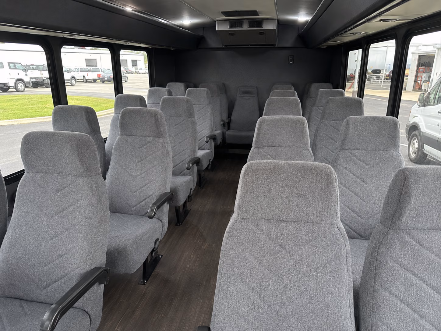 guest shuttles to hemispheres wine bar and wedding venues around murfreesboro